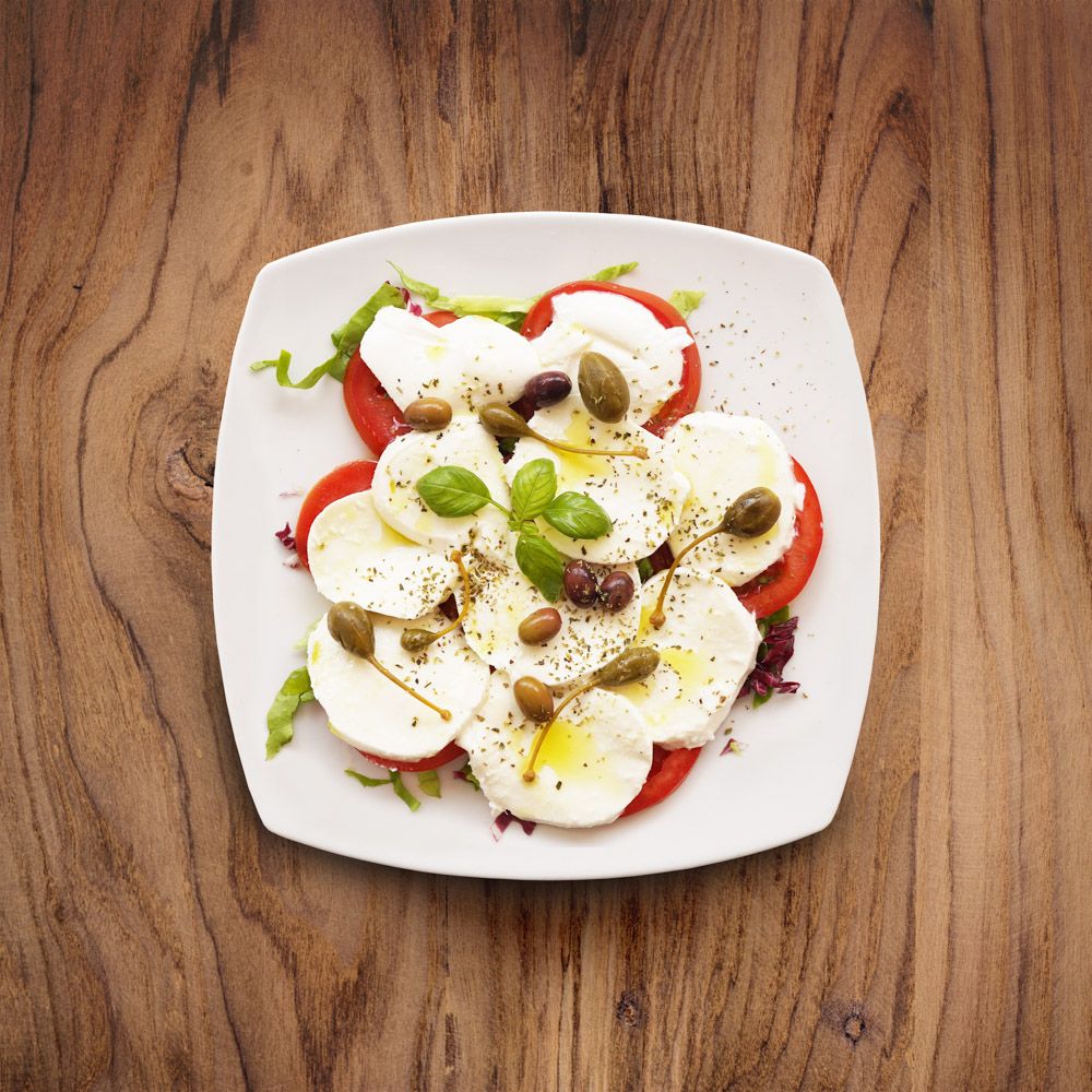 Insalata caprese pomodoro e mozzarella piatto ristorante Belforte Vernazza