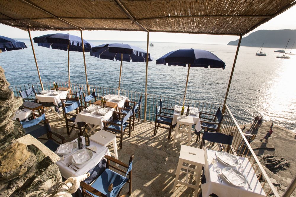 Terrazza frontale con vista mare al tramonto Ristorante Belforte Vernazza